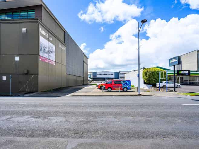 Rare blank canvas-40.5m height in the Metro Centre
