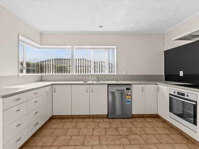 4 Knightsbridge Place, Taradale