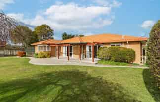 4 Knightsbridge Place, Taradale