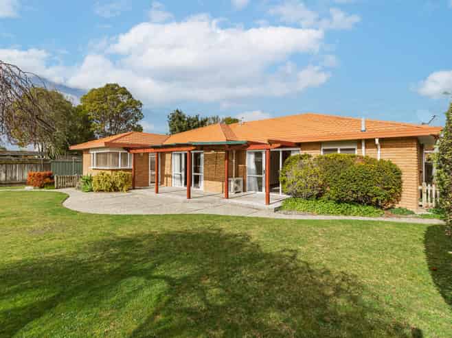4 Knightsbridge Place, Taradale