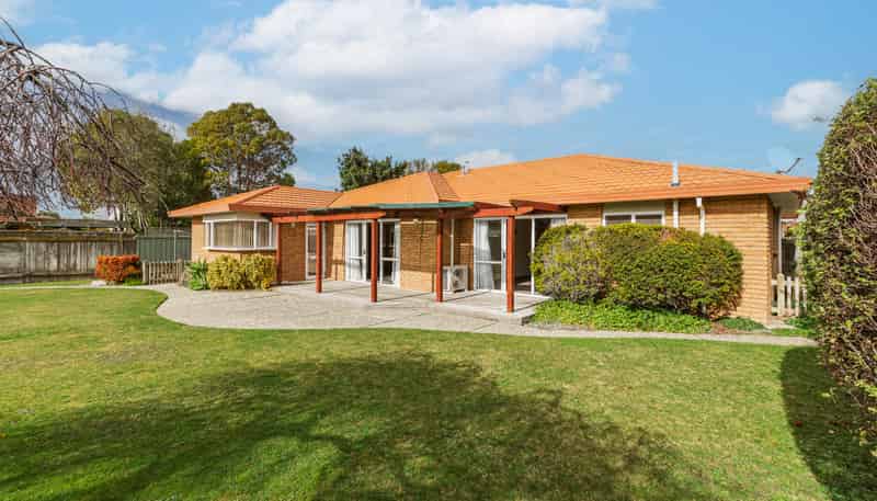 4 Knightsbridge Place, Taradale