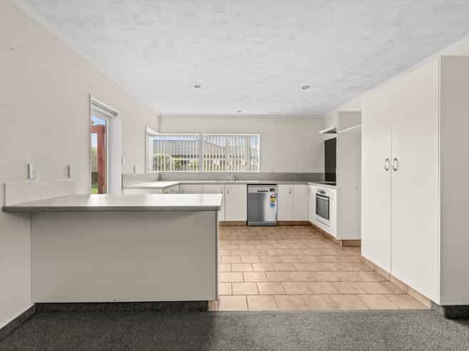 4 Knightsbridge Place, Taradale