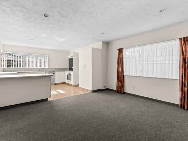 4 Knightsbridge Place, Taradale