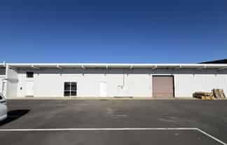 Efficient warehouse space with minimal office