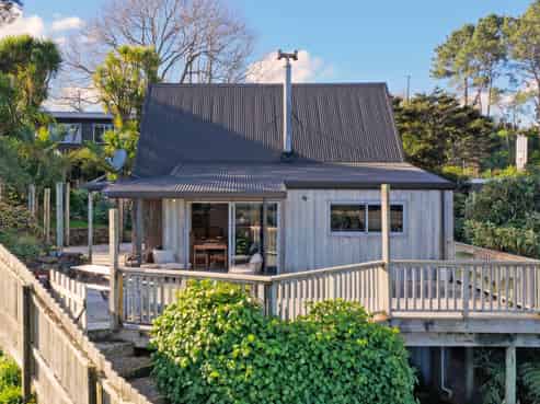 37 Main Road, Raglan