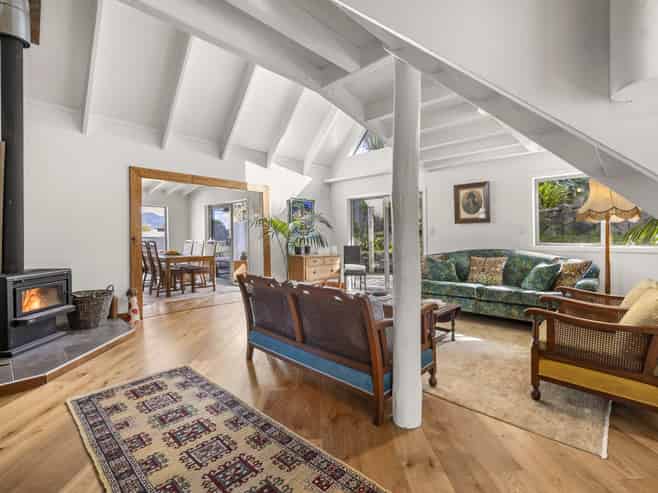 37 Main Road, Raglan