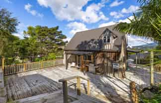 37 Main Road, Raglan