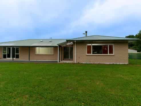 1284 Dairy Flat Highway, Dairy Flat