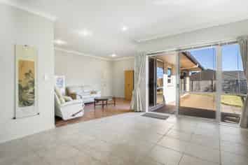 6 Banshire Close, Flat Bush