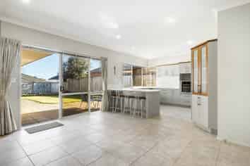 6 Banshire Close, Flat Bush