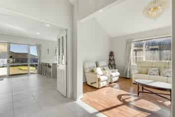 6 Banshire Close, Flat Bush
