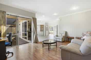 6 Banshire Close, Flat Bush