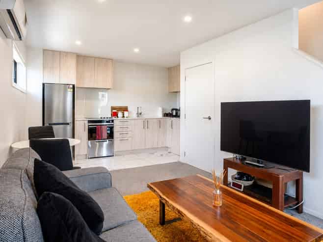 2/83 Vodanovich Road, Te Atatu South