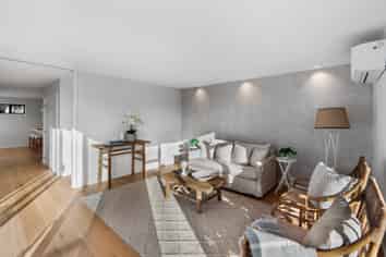 1/164 Soleares Avenue, Mount Pleasant