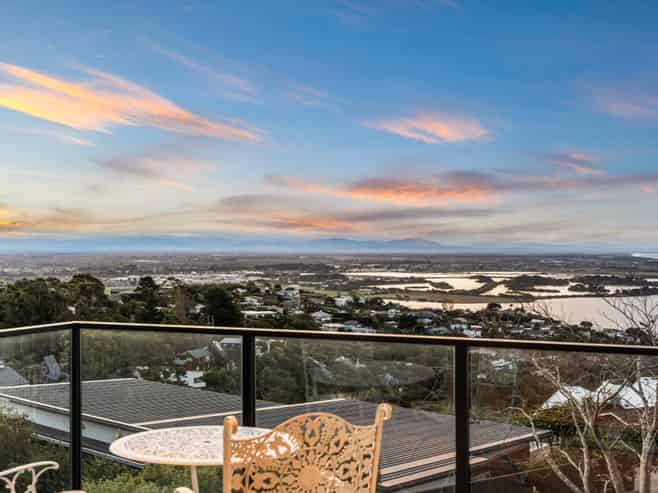 1/164 Soleares Avenue, Mount Pleasant