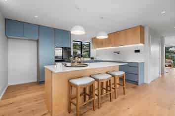 1/164 Soleares Avenue, Mount Pleasant