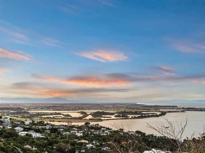 1/164 Soleares Avenue, Mount Pleasant