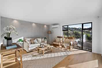 1/164 Soleares Avenue, Mount Pleasant