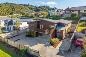 16 Birkinshaw Grove, Riverstone Terraces