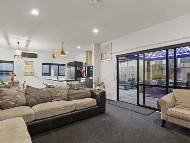 10 Ellesmere Close, Pyes Pa