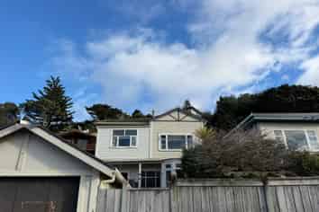 32A Severn Street, Island Bay