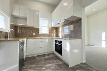 B/53 Northland Road , Northland