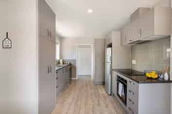 63 Vardon Crescent, Shirley