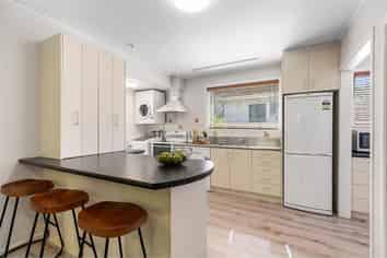 56 Lincoln Ave, Tawa