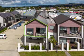 2/10 St Stephens Ave, Tuakau