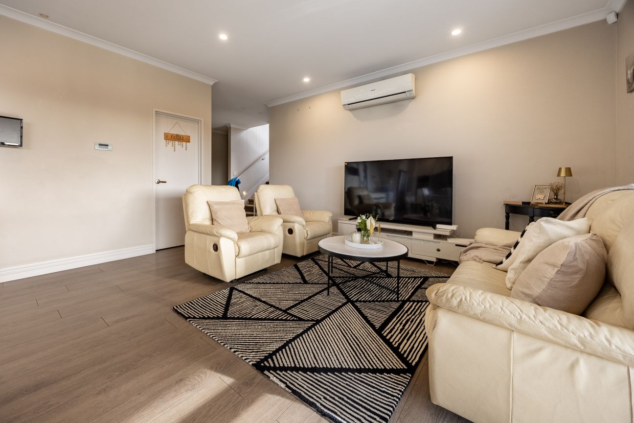 House in Millwater - View 5