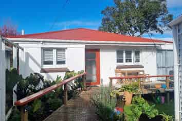 18 Tanekaha Drive, Riverside