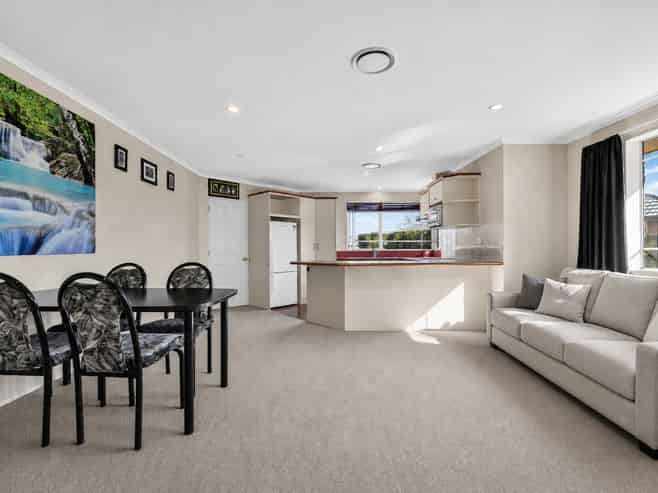 5 Lansbury Court, Rototuna North
