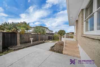 2/17 Jenelin Road Glendene, Glendene