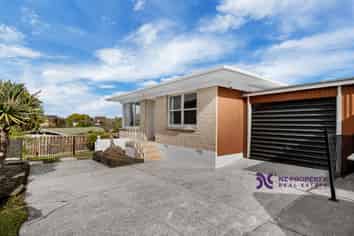 2/17 Jenelin Road Glendene, Glendene