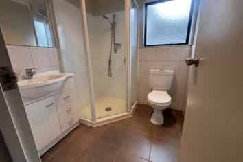 B/931 Whangaparaoa Road, Manly