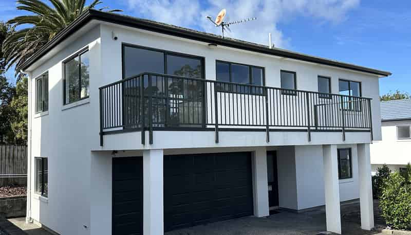 B/931 Whangaparaoa Road, Manly