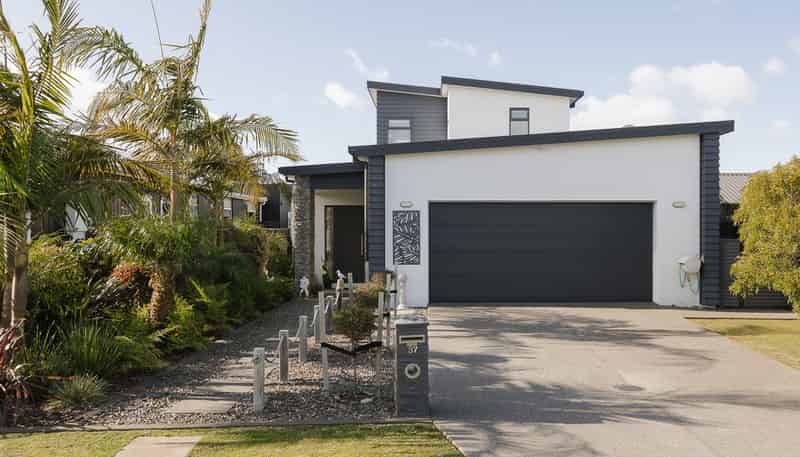 37 Coast Boulevard, Papamoa