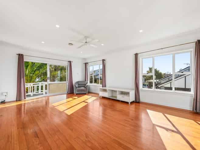 1/7 Te Atatu Road, Te Atatu South