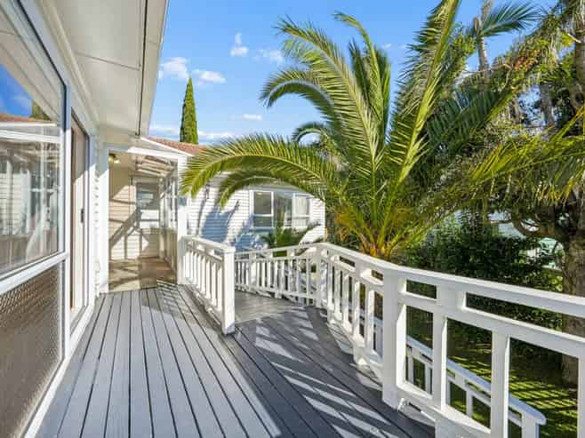 1/7 Te Atatu Road, Te Atatu South
