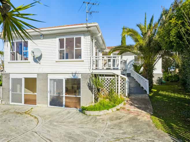 1/7 Te Atatu Road, Te Atatu South