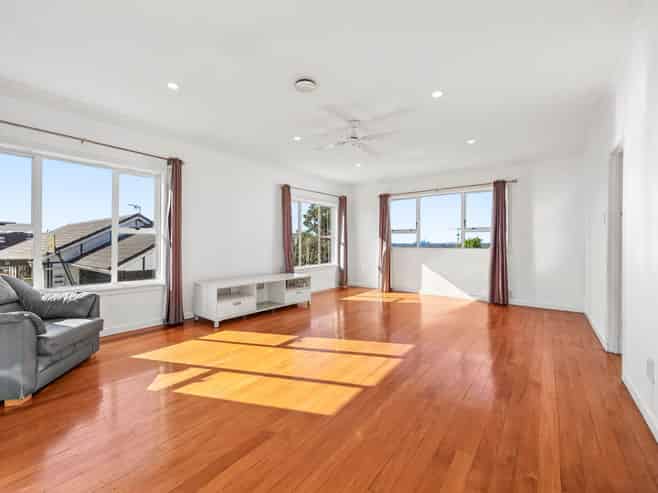 1/7 Te Atatu Road, Te Atatu South
