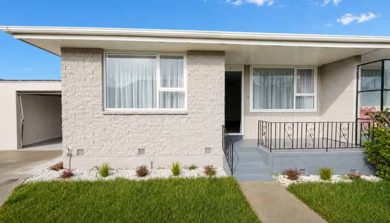 2/16 Division Street, Riccarton