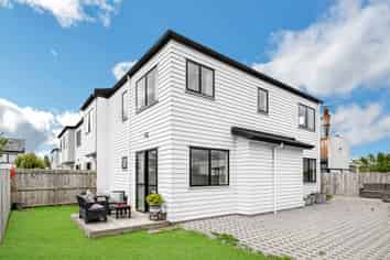 12/60 Kelman Road, Kelston