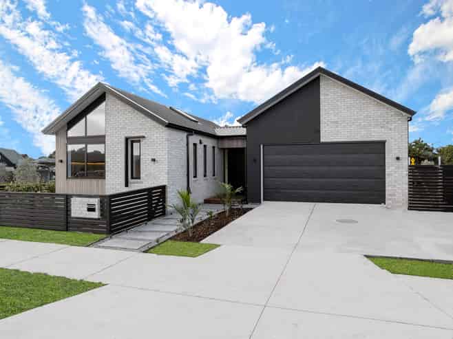 5 Meadows Drive, Clevedon