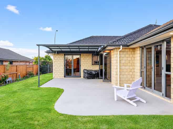 35 Thomas Road, Huntington