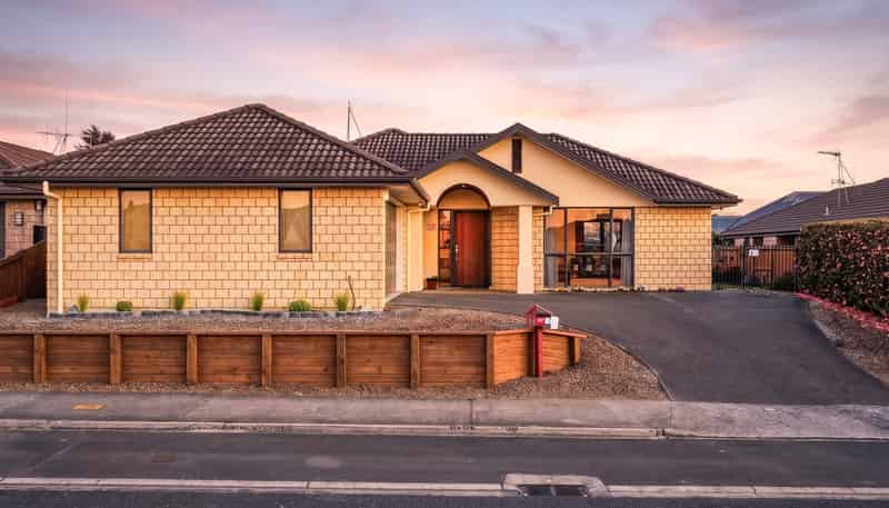 35 Thomas Road, Huntington