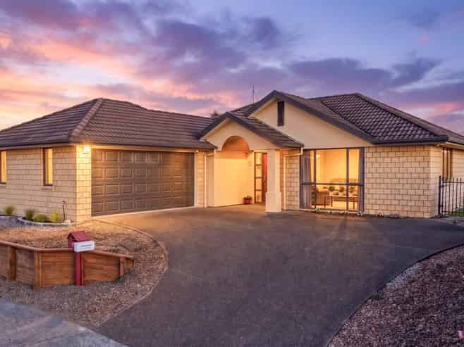 35 Thomas Road, Huntington