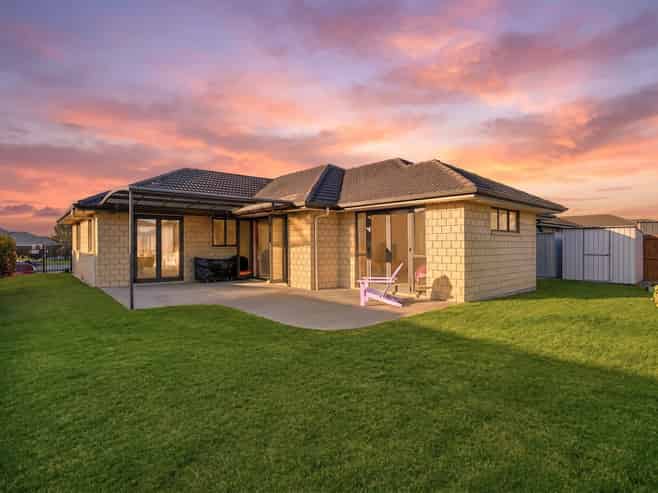 35 Thomas Road, Huntington