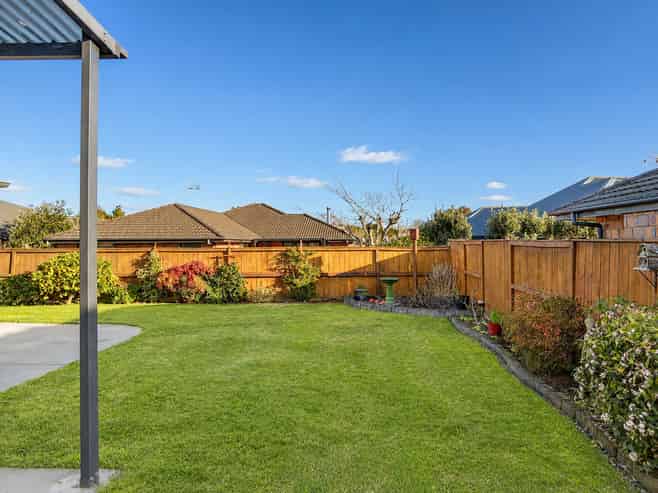 35 Thomas Road, Huntington