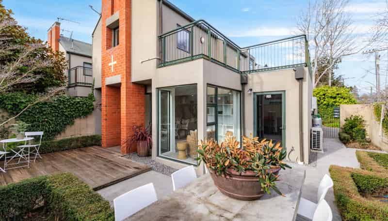 1/56 Hewitts Road, Merivale